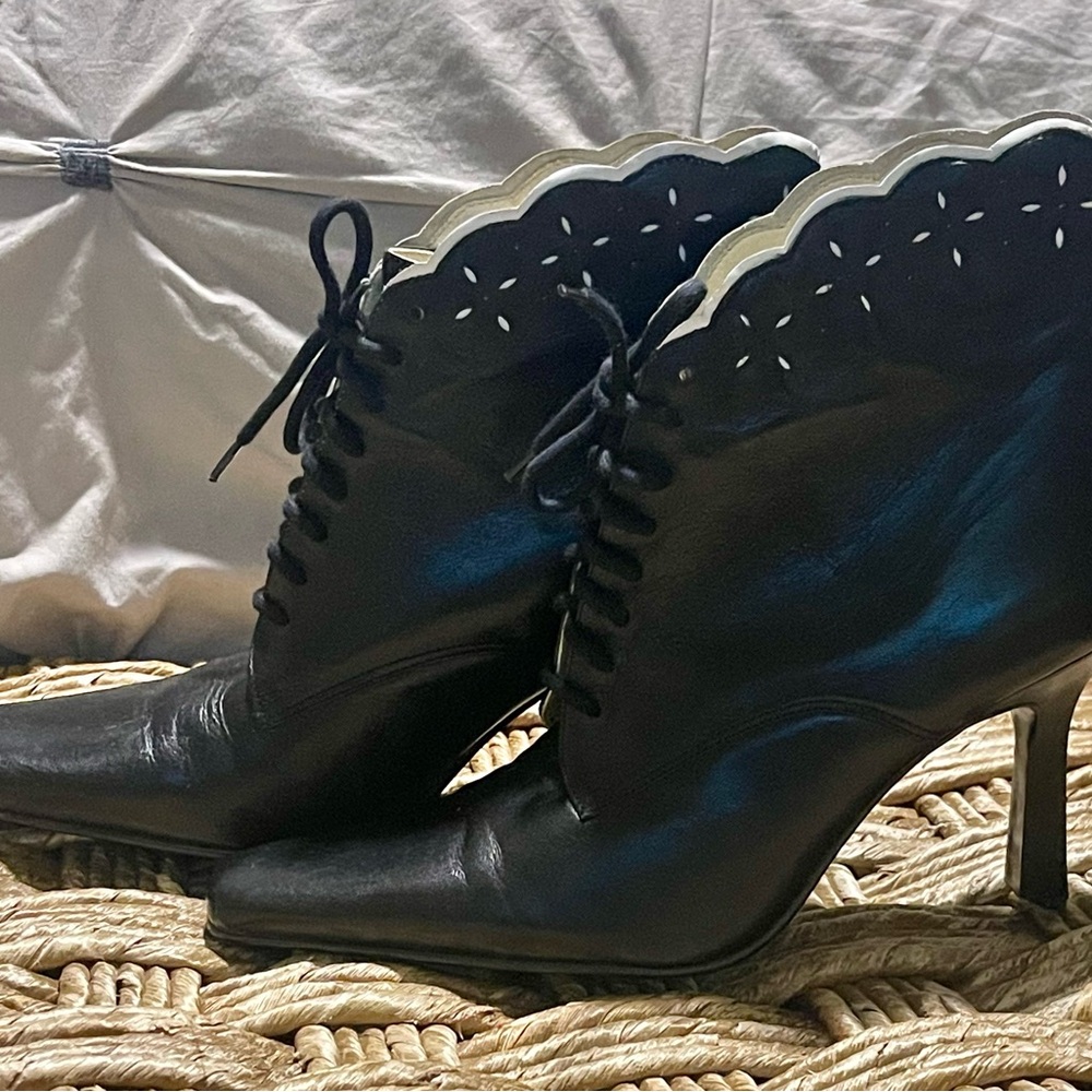 Rare, vintage Carlos by Carlos Santana black leather booties! - Picture 2 of 7
